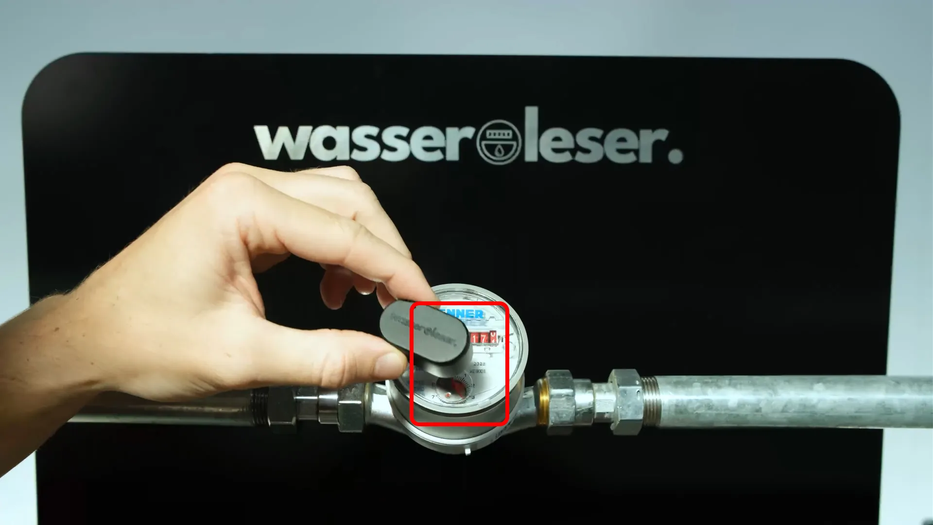 wasserleser with metal disc overlapped